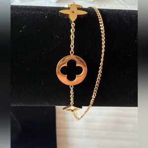 gold-tone clover bracelet